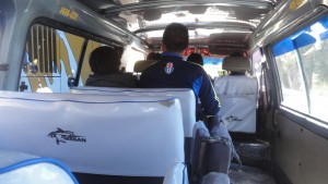 Minibusse sind natuerlich normalerweise NIE derart leer. Aber ansonsten ist es auch gar nicht so leicht Fotos darin zu machen!